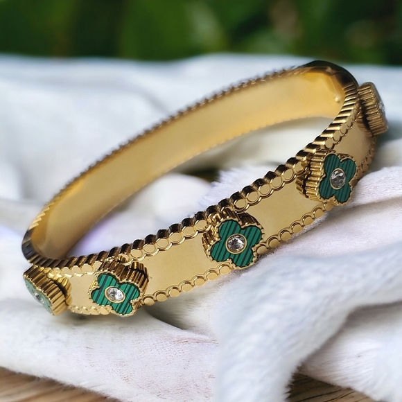 Jewelry - Gold Clover Malachite Zircon Bangle Bracelet